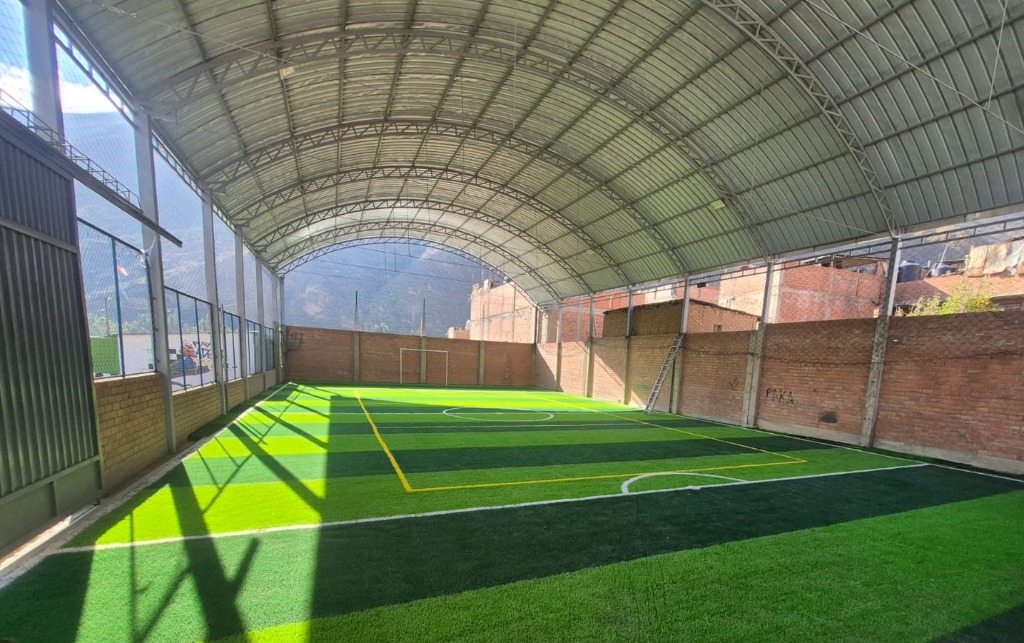 Cancha de fútbol y vóley con grass sintético techado en Huánuco - Grass San José